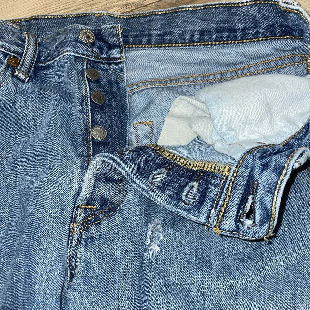Levi's 501 Men Jeans 31x30 Denim Button Fly Straight Leg Distressed Light Wash‎